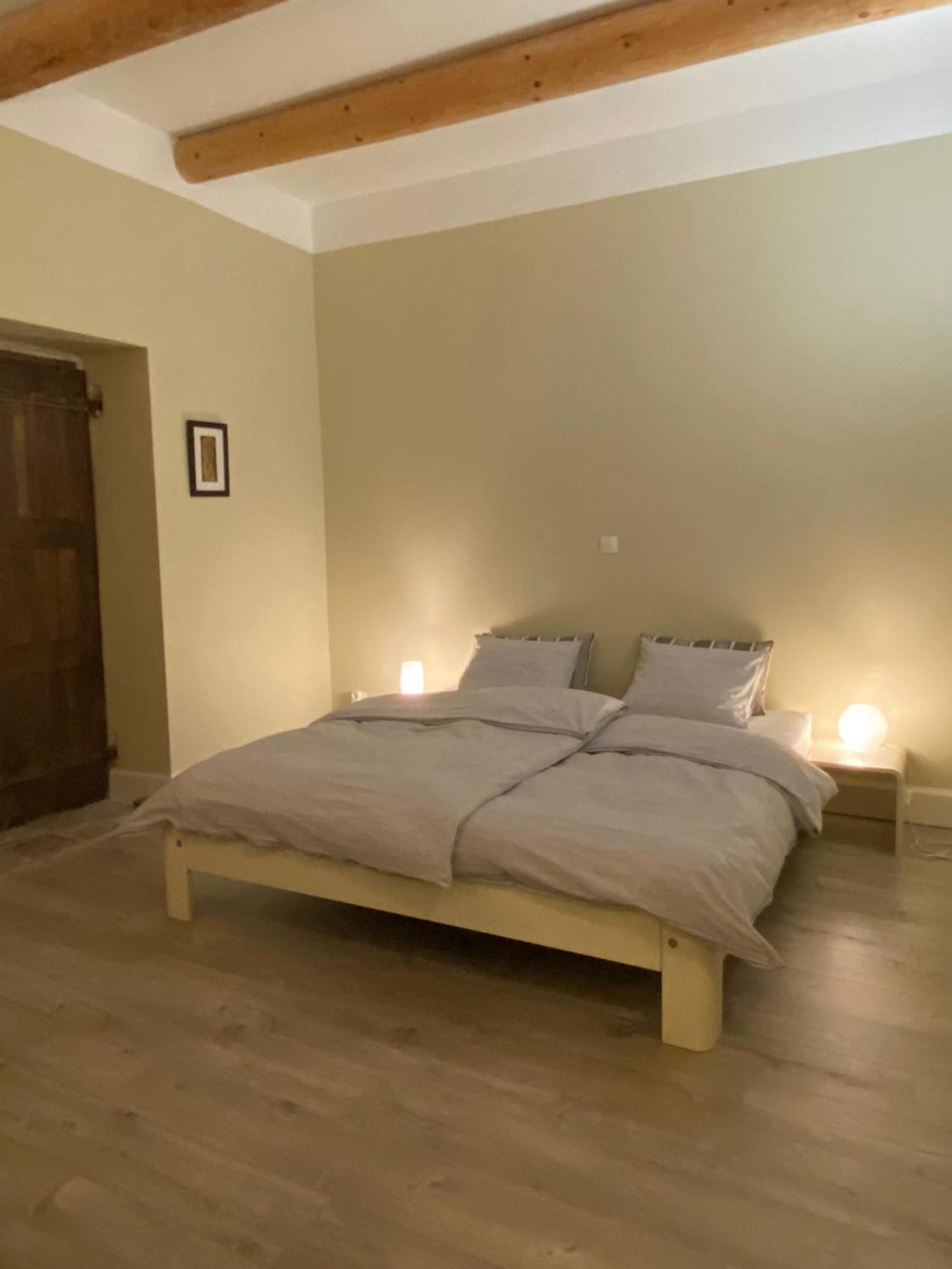 Le Ciel Par-Dessus Le Toit Bed & Breakfast Salavas Exterior photo
