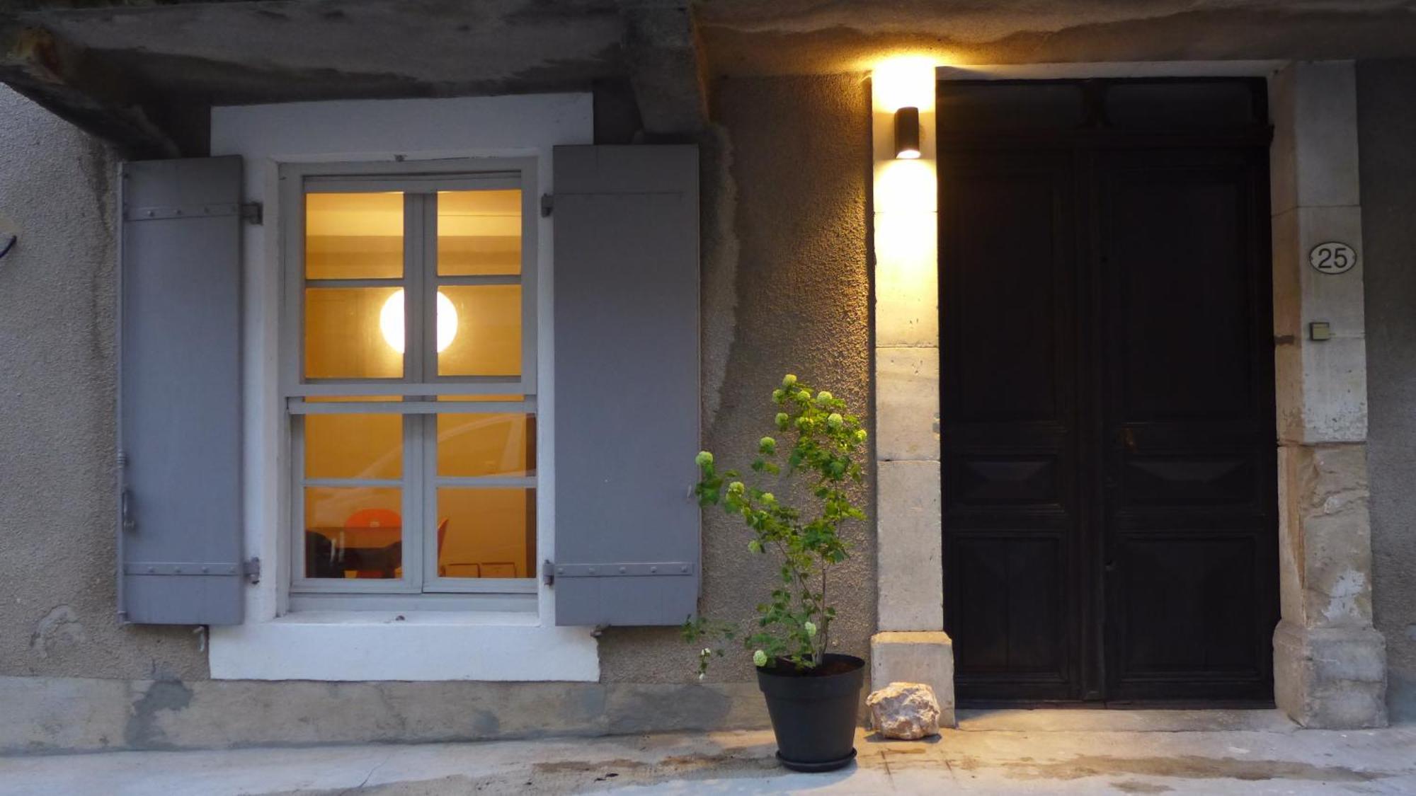 Le Ciel Par-Dessus Le Toit Bed & Breakfast Salavas Exterior photo